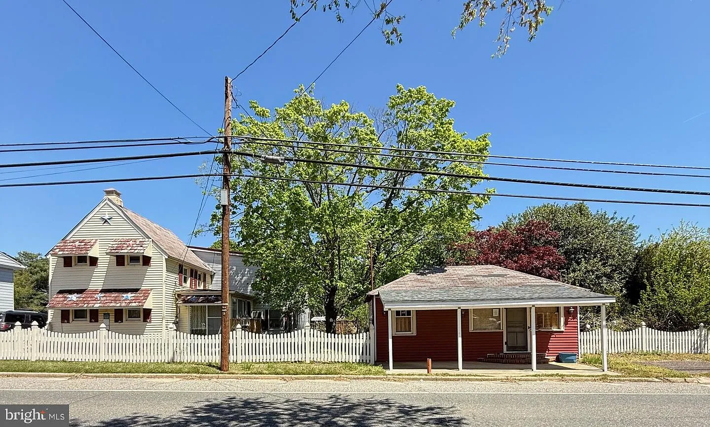 377 Main St photo 1