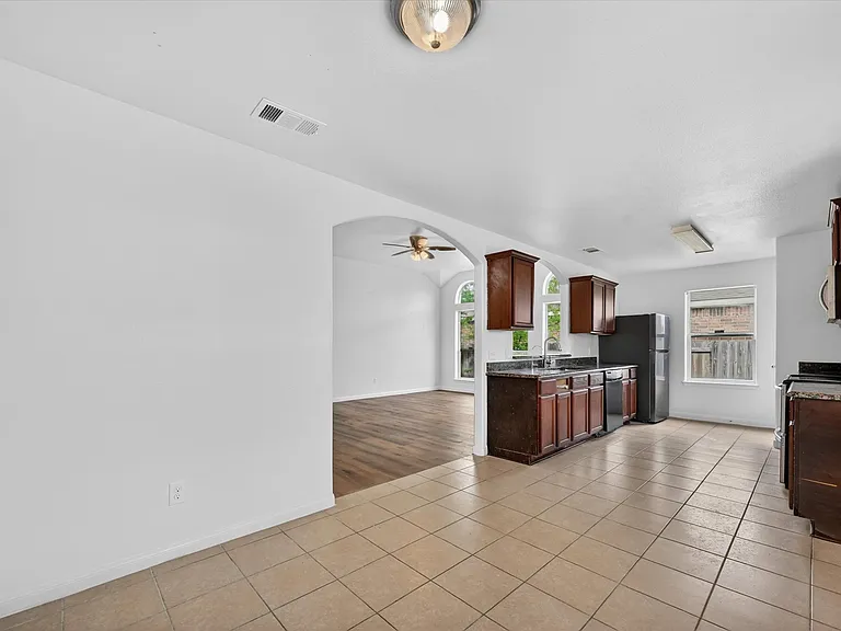 204 Lamont Rd — Photo 14