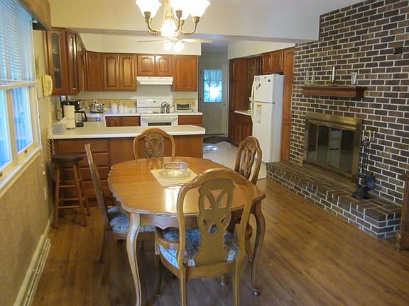 4th image of 9665 E View Dr