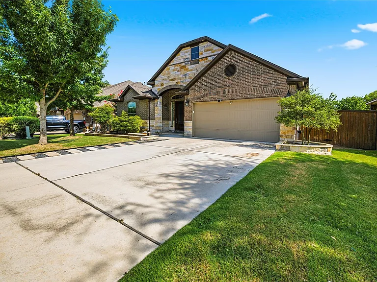 3013 Chalice Well Dr — Photo 2