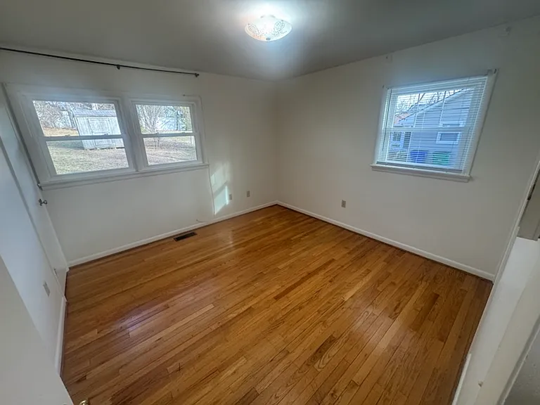 1611 Kennedy Ave — Photo 14