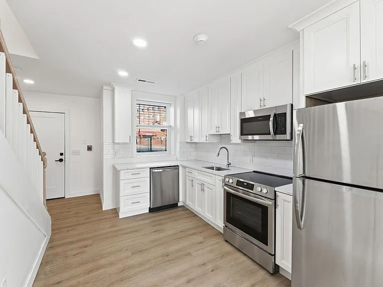 210 Weeden St #9 — Photo 4