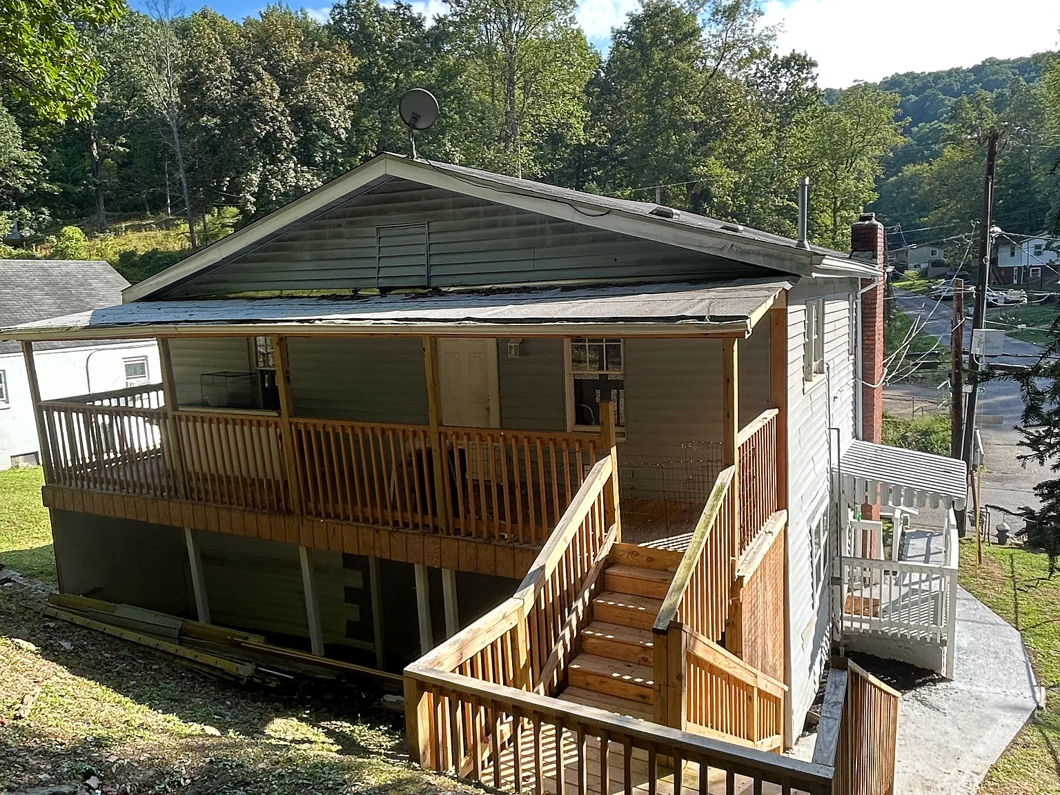 547 Garrison Ave — Photo 2