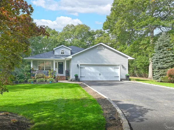 81 C Robinson Avenue, Medford, NY 11763