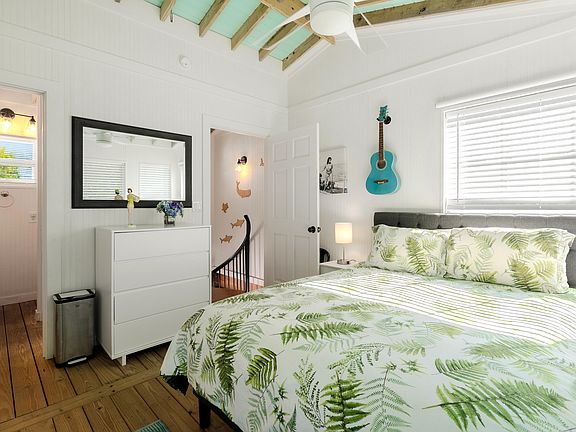 4th image of 325 Calusa St #121
