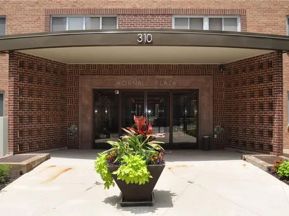 310 W 49th St APT A4, Kansas City, MO 64112