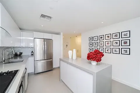 1 bed, 1.5 bath, 865 sqft, $3,350 — Photo 3
