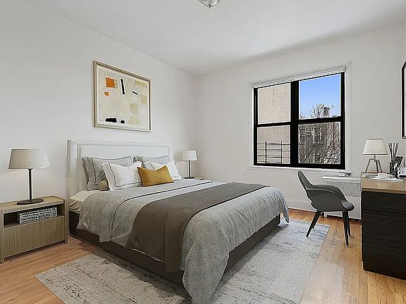 4th image of 678 Manhattan Ave #2