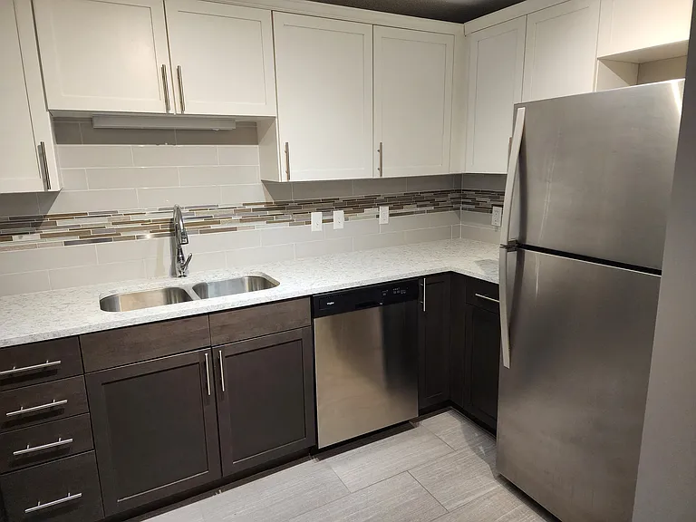 201 W Fulton St — Photo 49