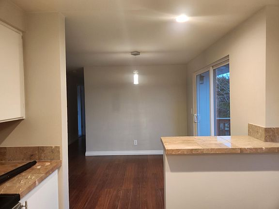 4th image of 715 97th Dr NE