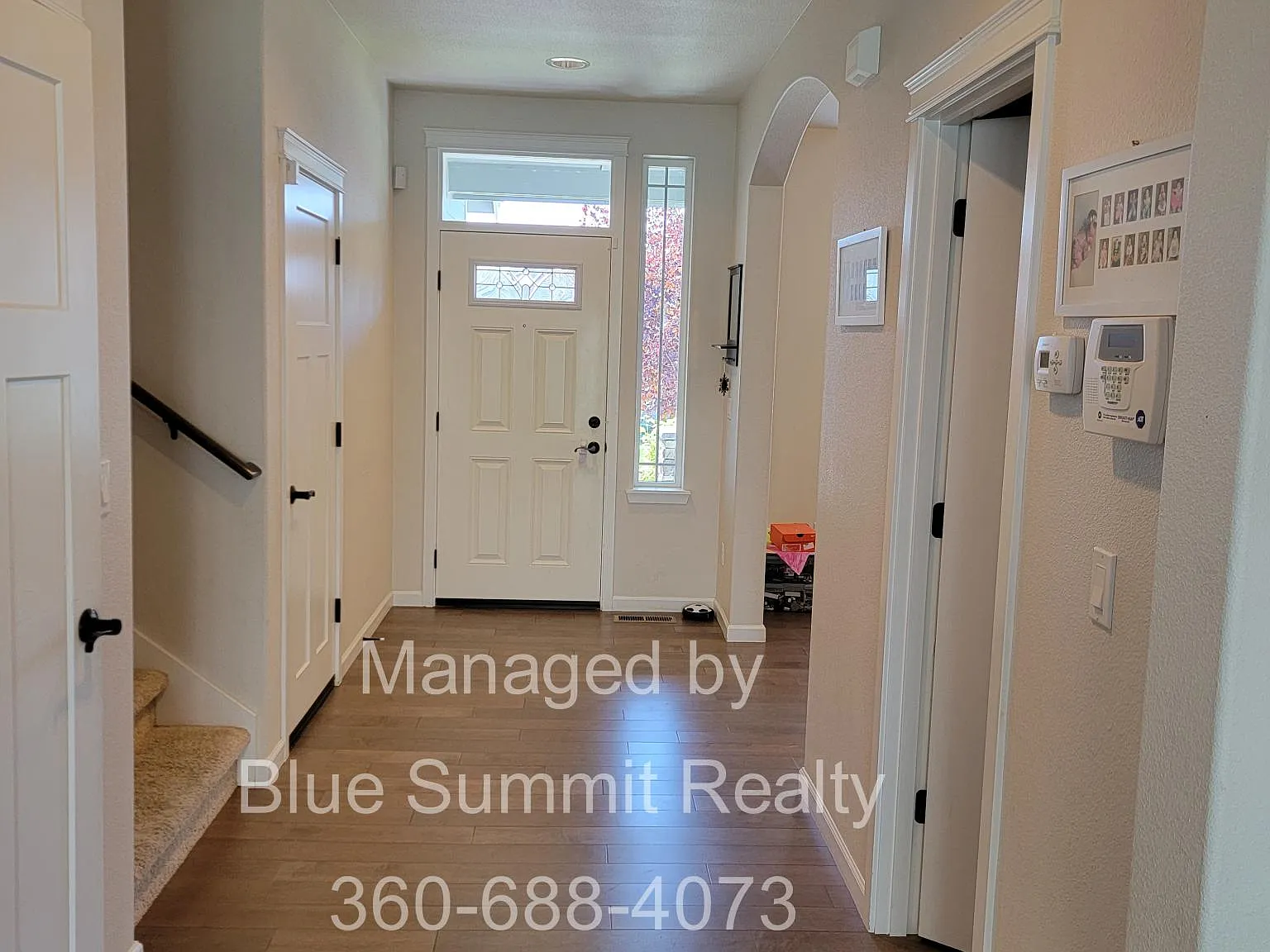 3 bed, 2.5 bath, 2688 sqft, $2,995 — Photo 2