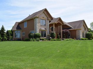 1012 River Reserve Dr, Hartland, WI 53029