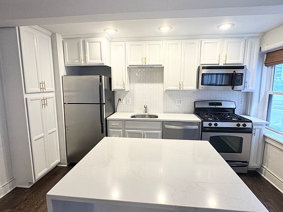 2nd image of 4804 Jefferson St APT 204