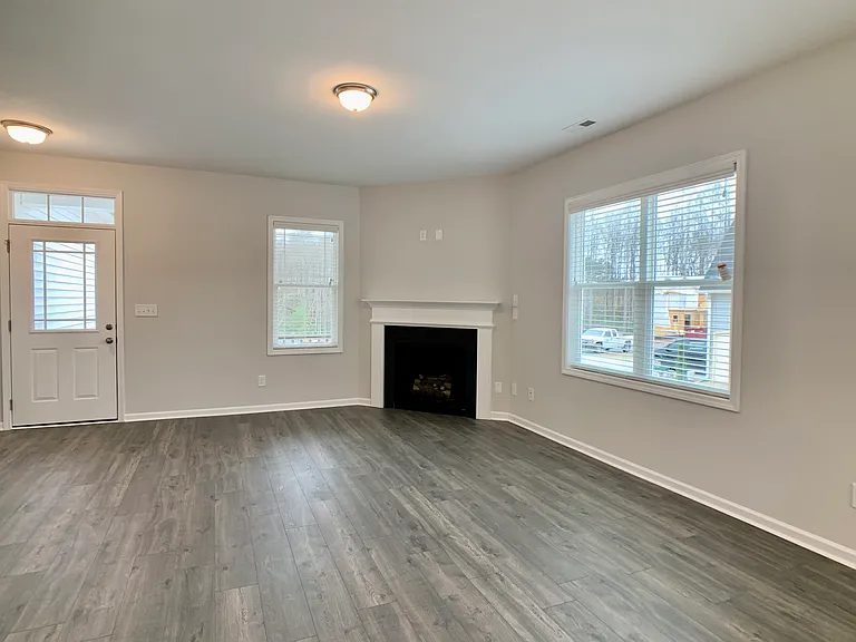130 Henhouse Ct — Photo 3