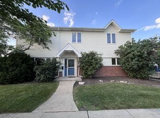 1131 E Grant Dr, Des Plaines, IL 60016