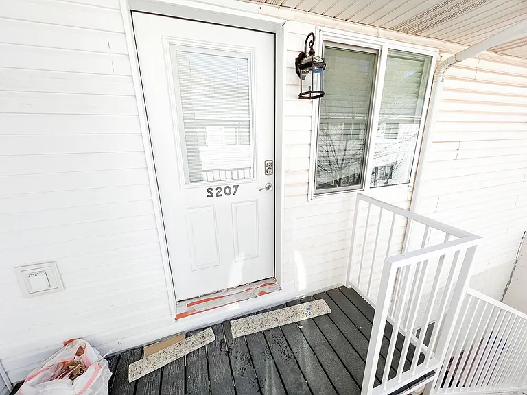 1060 N Louis St — Photo 8