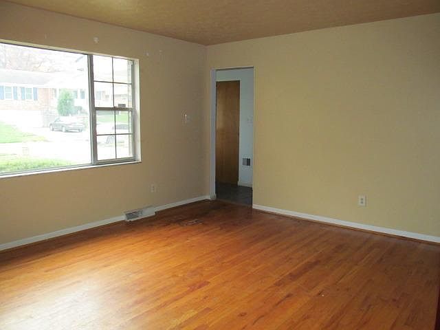 1st image of 7927 Southampton Ct