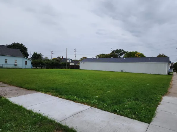 1414 Kosciuszko Ave, Bay City, MI 48708