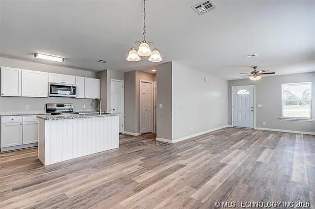 3 bed, 2.0 bath, 1251 sqft, $1,550 — Photo 4