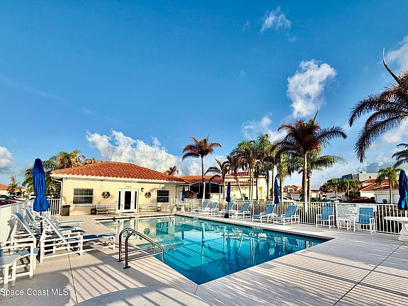 3rd image of 551 Casa Bella Dr Unit 204