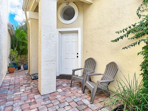 3rd image of 28782 Carmel Way