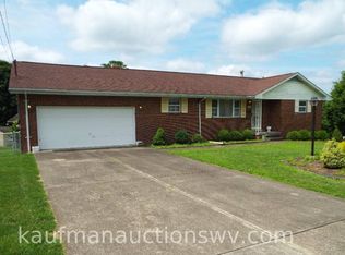 211 Meadowview Dr, Bridgeport, WV 26330