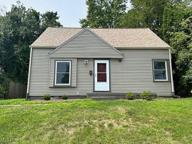 1st image of 3226 Oakwood Dr