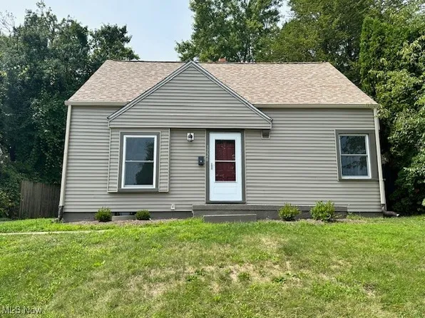 3226 Oakwood Dr, Cuyahoga Falls, OH 44221