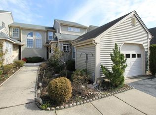 20C Glastonbury Dr, Monroe Township, NJ 08831