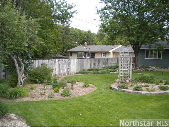 4th image of 2987 Winthrop Dr N