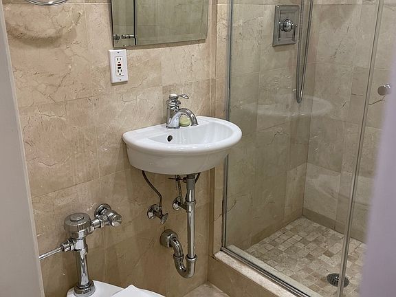 4th image of 66 Madison Ave APT 2L