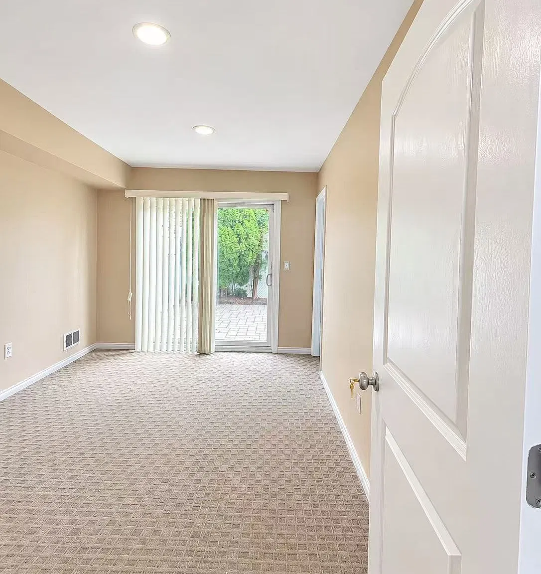 3 bed, 1.5 bath, 1300 sqft, $3,000 — Photo 4