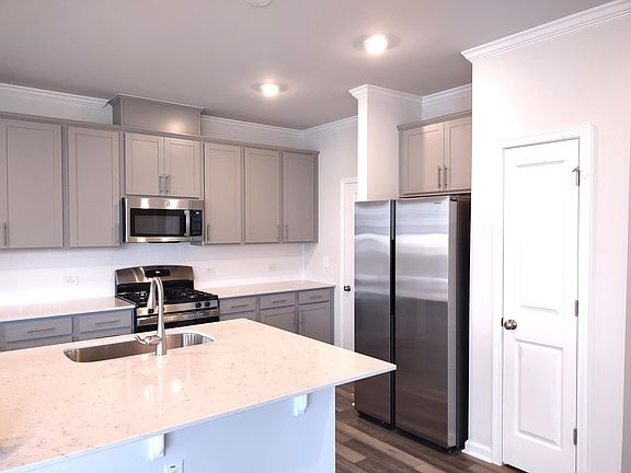 5th image of 5803 Woodlawn