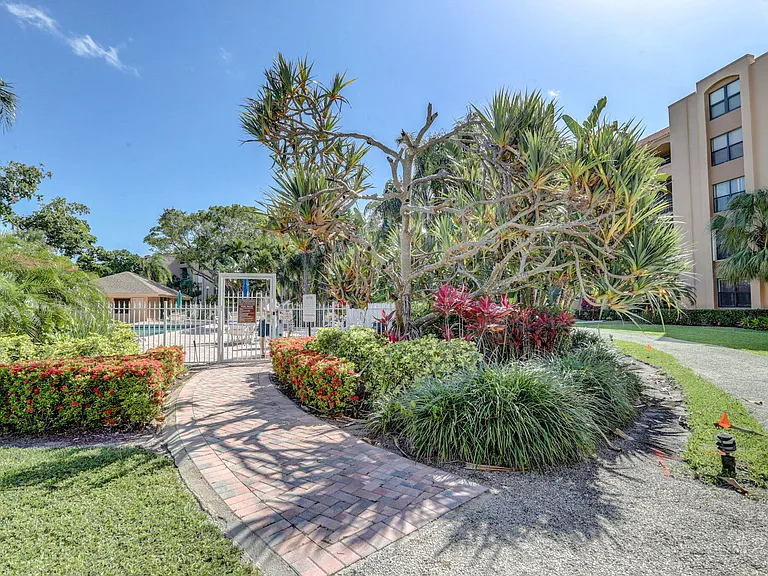 600 Egret Cir #7501 — Photo 33