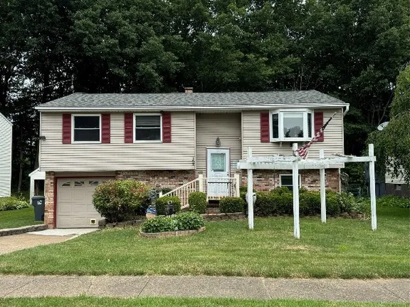 2108 Delphos Dr, Erie, PA 16509