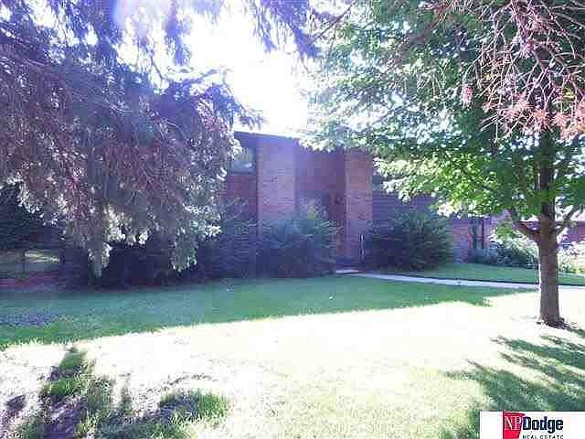 2nd image of 2822 Douglas Dr