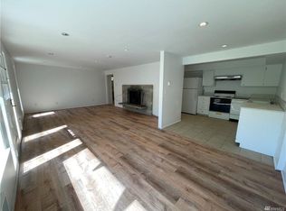 23850 SE 111th St #2, Issaquah, WA 98027