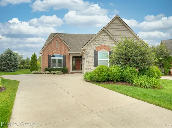4011 Ardsley Ct, Clarkston, MI 48348
