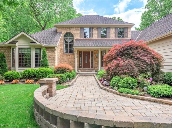 6628 Westview Dr, Brecksville, OH 44141