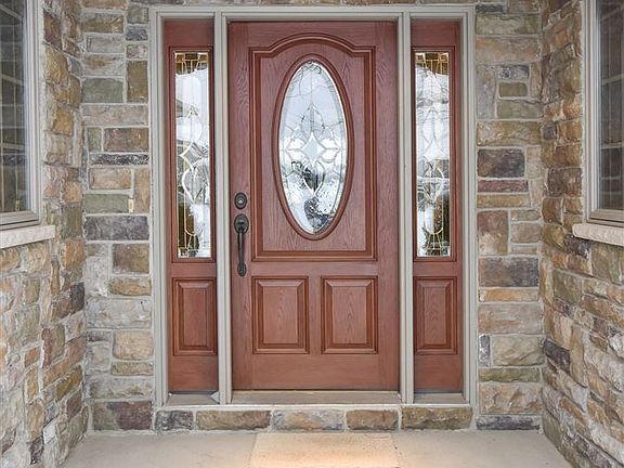 3rd image of 813 Whisper Falls Ln