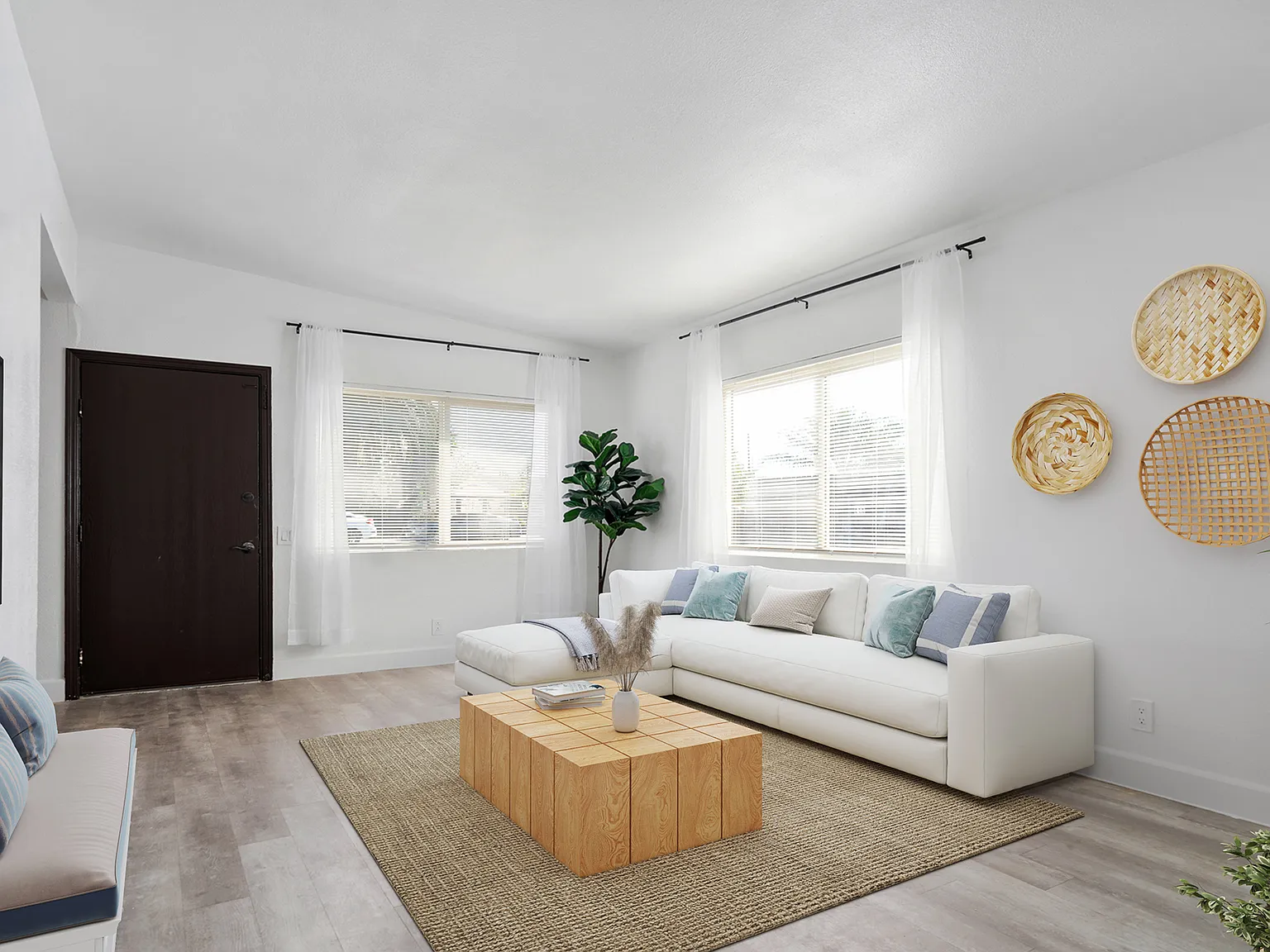 3 bed, 1111 sqft, $3,818 — Photo 2