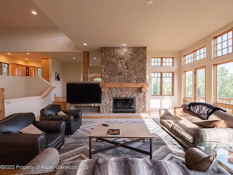 40 Maple Ridge Ln — Photo 8
