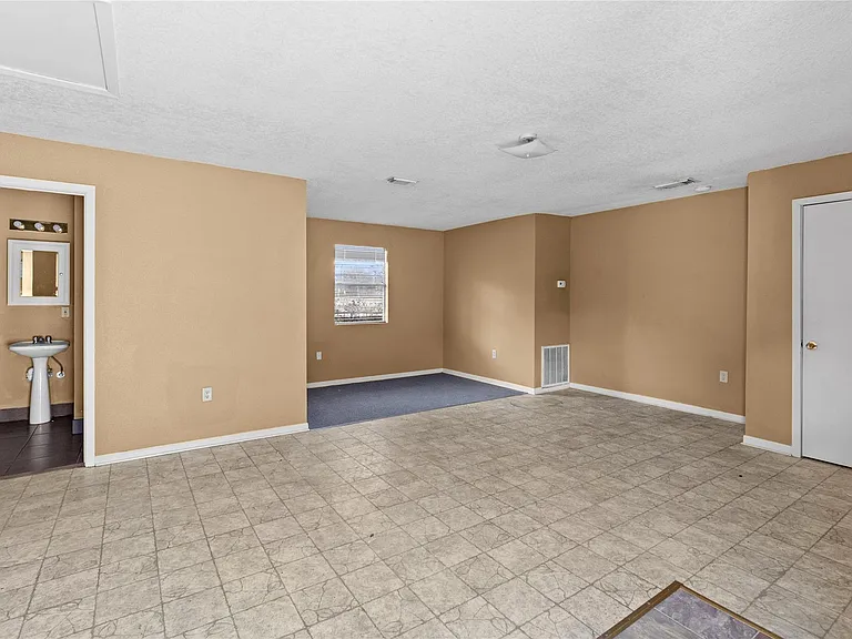 2200 Peach Ave #3 — Photo 3