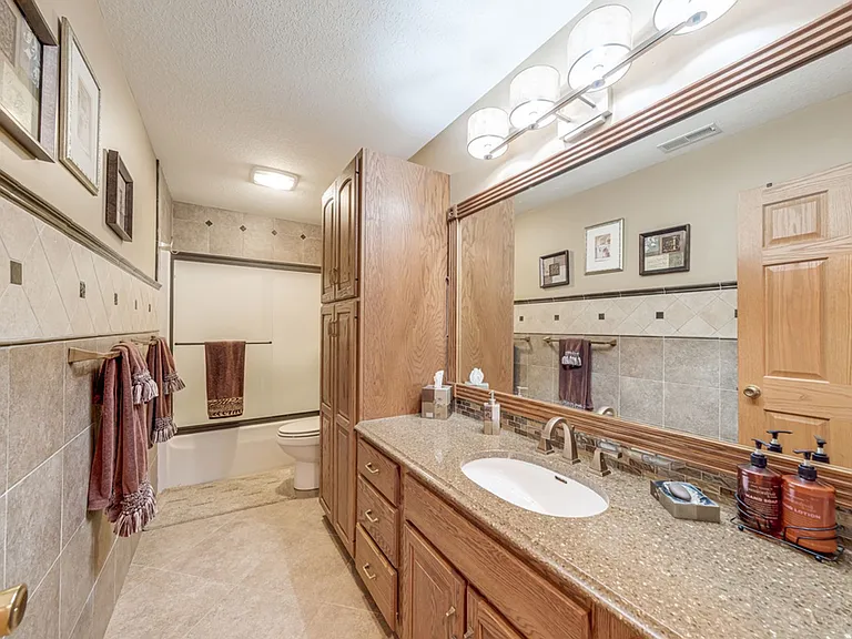 2923 Rutherford Dr — Photo 38