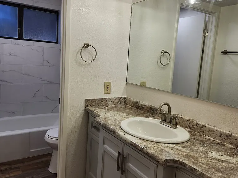 760 W Pine St — Photo 9