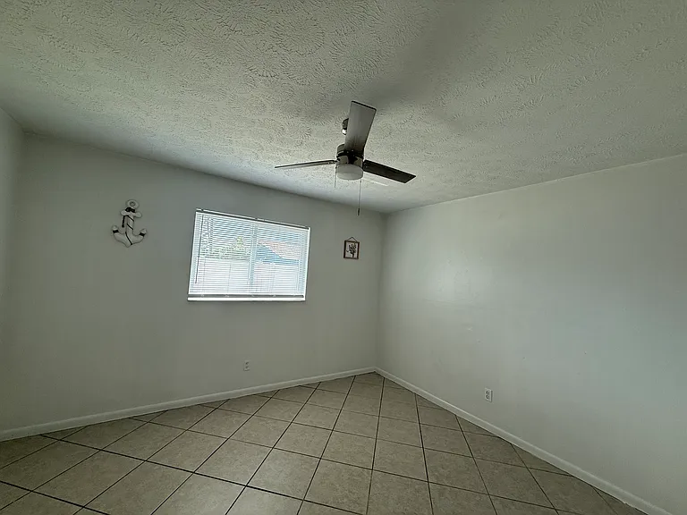 912 SE 13th St #3 — Photo 14