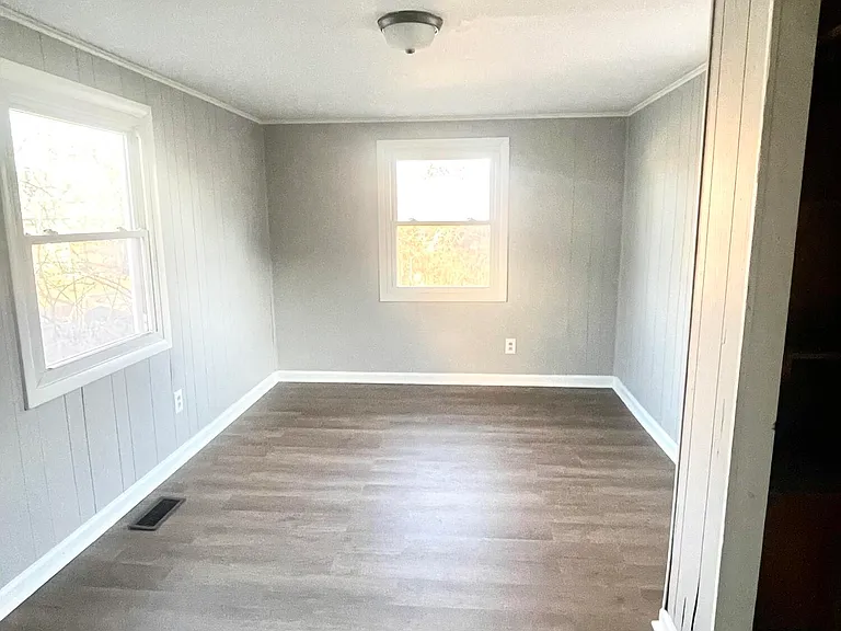 120 Clyde St — Photo 12