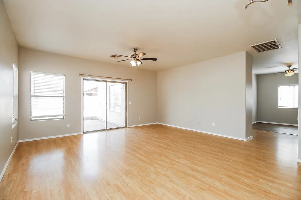 3 bed, 2.0 bath, 1540 sqft, $2,105 — Photo 3