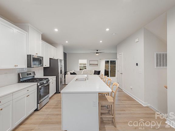 5th image of 448 Lahinch Dr