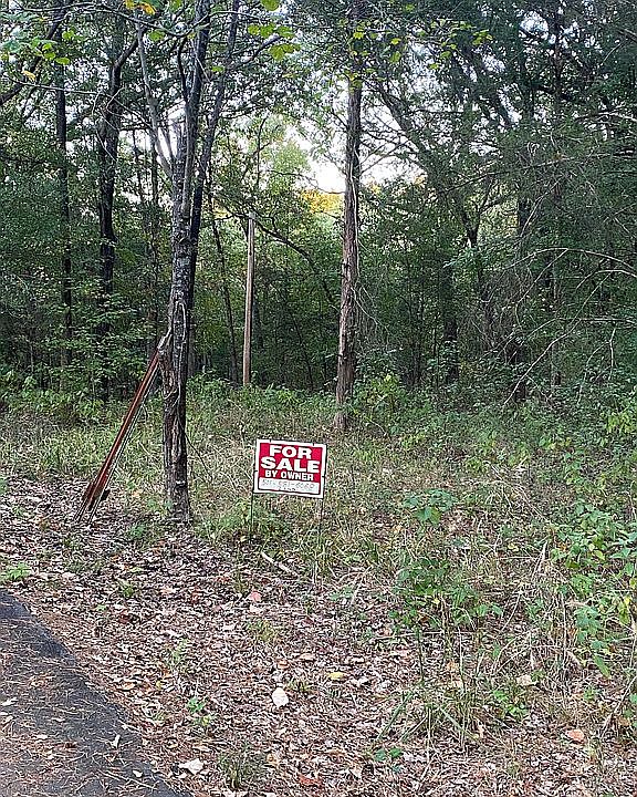 1st image of 4 Country Club Ln